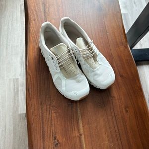 Cloud 5 mens running shoes size 8.5